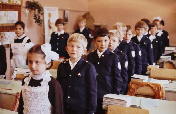 Фото со школьных линеек от СССР до наших дней