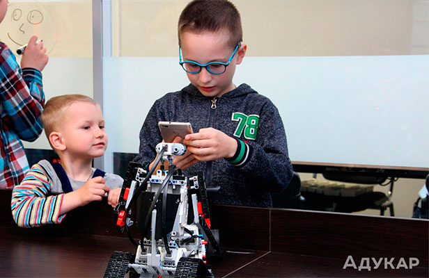 Как робот-конструктор LEGO Education WeDo 2.0 помогает изучать робототехнику
