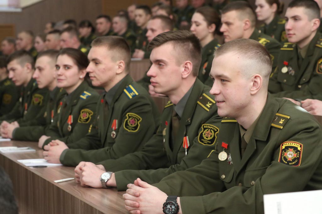 В БГУ, ВГУ и ГрГУ будут готовить пиарщиков для белорусской армии