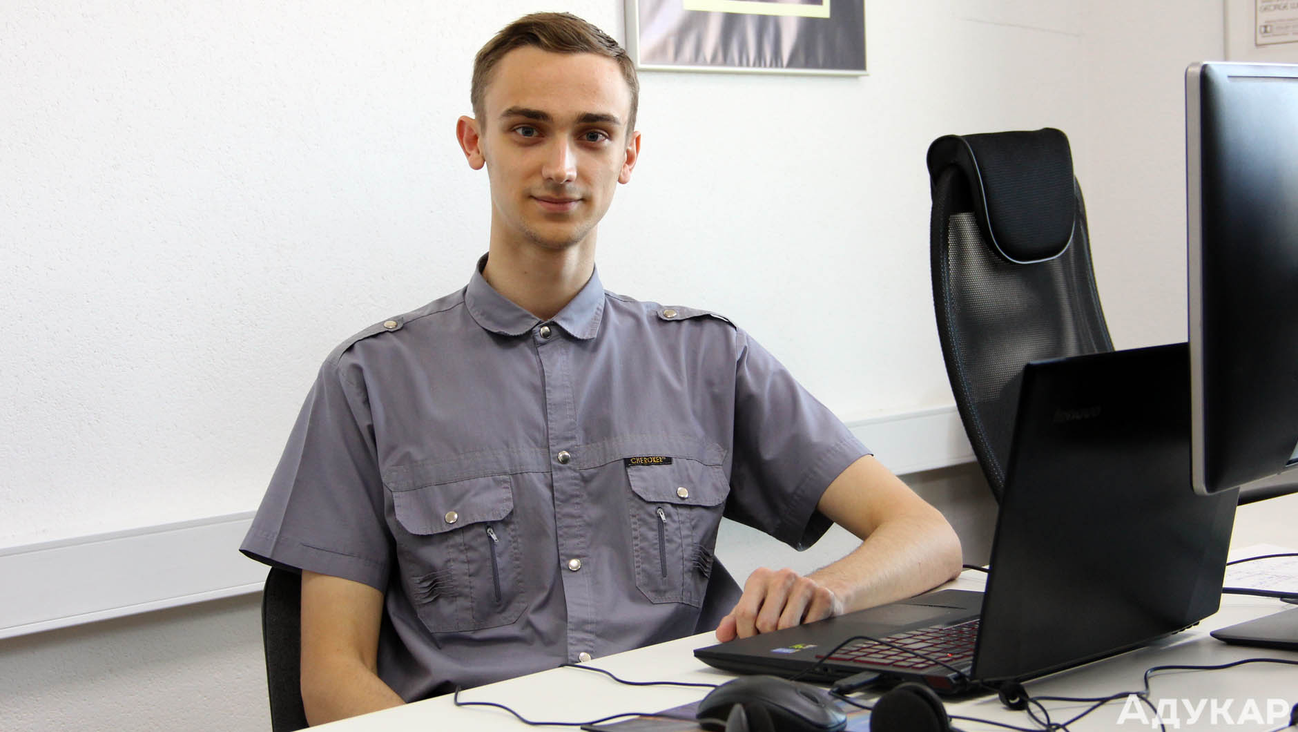 Как и Виктор, Сергей попал на работу в Dzensoft ещё в студенчестве. Компания взяла его по распределению, увидев в специалисте желание развиваться и узнавать новое