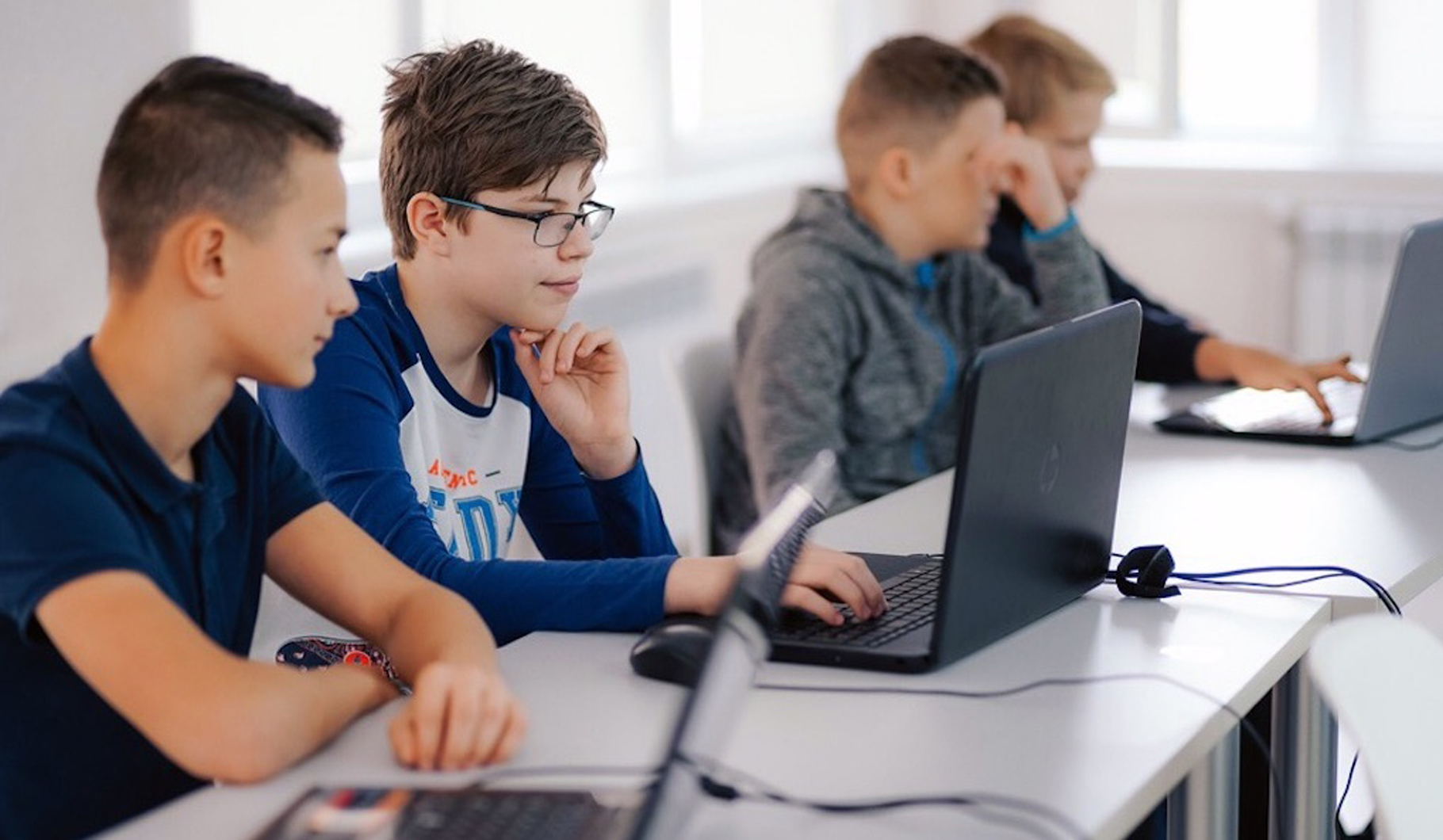 В государственных школах Минска, Дзержинска, Фаниполя в течении пяти лет адаптировали систему обучения учеников информационным технологиям.