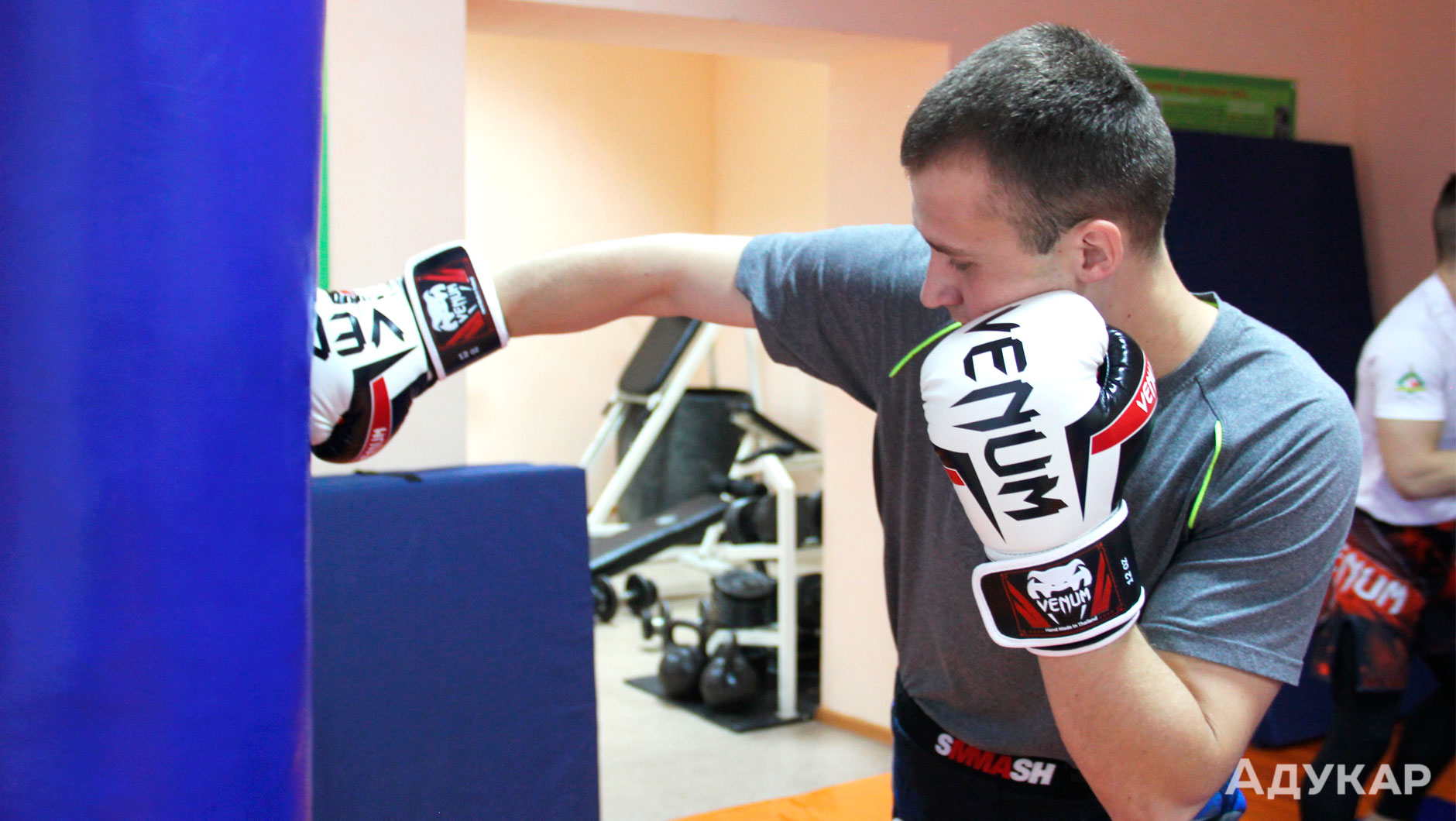 В свободное время Дмитрий тренируется в спортивном зале Академии